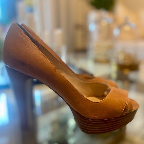 Steve Madden tan peep toe women’s shoes - Picture 5 of 5